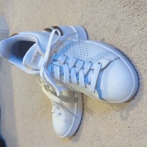 Like new Adidas sneakers size women's 6.5